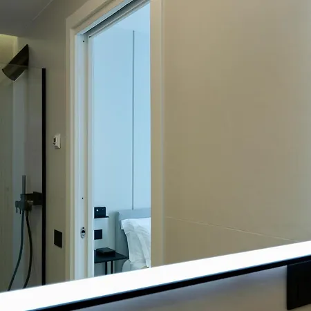 Spacious Modern In Monumental Building - Free Parking - Workspace - Historical Centre Apartmán *
