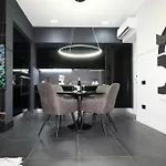 Cavour 31 1br In Heritage Building With Parking, Old Town * Ольбия