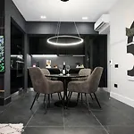Cavour 31 1br In Heritage Building With Parking, Old Town Апартаменты Ольбия