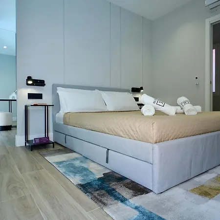 Spacious Modern In Monumental Building - Free Parking - Workspace - Historical Centre Apartment *