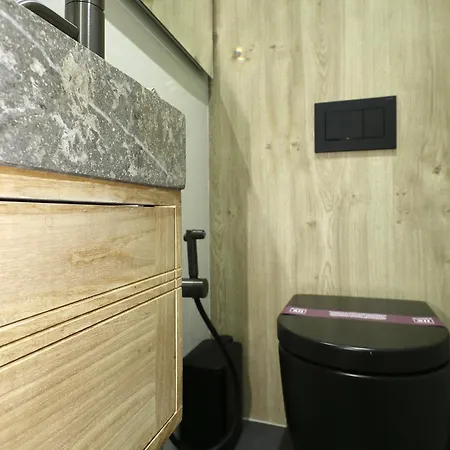 Apartment Spacious Modern In Monumental Building - Free Parking - Workspace - Historical Centre *