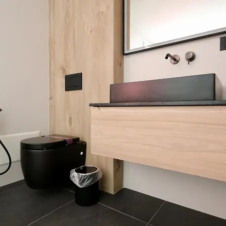 Spacious Modern In Monumental Building - Free Parking - Workspace - Historical Centre Apartamento
