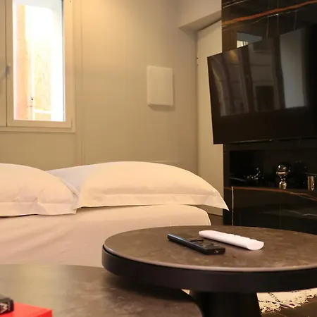 Apartment Spacious Modern In Monumental Building - Free Parking - Workspace - Historical Centre