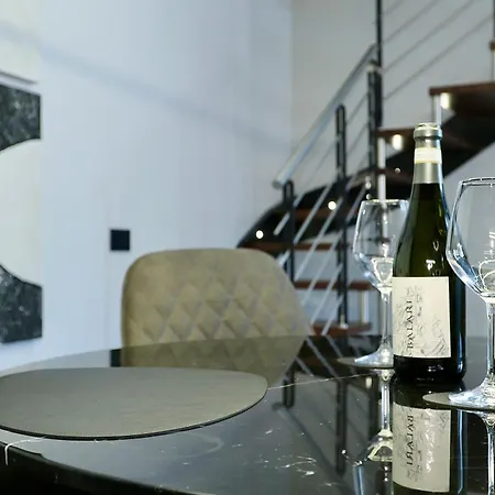 Spacious Modern Fully Equipped In Monumental Building - Parking - Historical Centre Appartement *