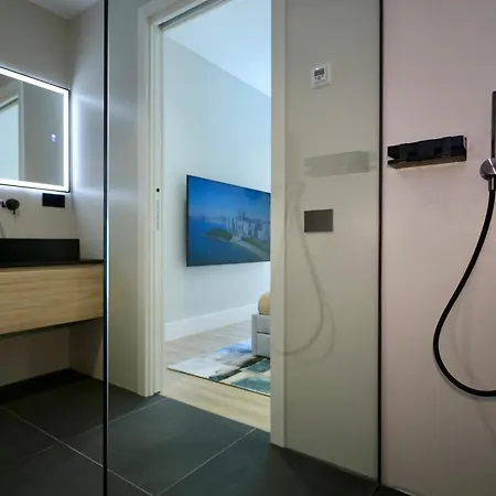 Apartamento Spacious Modern In Monumental Building - Free Parking - Workspace - Historical Centre *