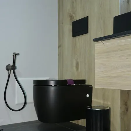 Spacious Modern Fully Equipped In Monumental Building - Parking - Historical Centre