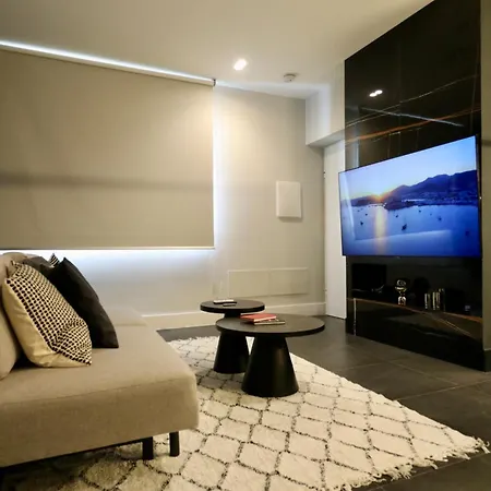 Spacious Modern Fully Equipped In Monumental Building - Parking - Historical Centre *