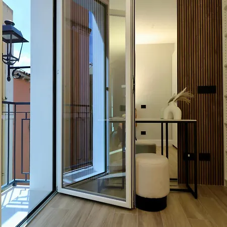 Apartment Spacious Modern In Monumental Building - Free Parking - Workspace - Historical Centre