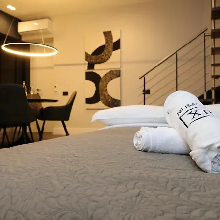 Spacious Modern In Monumental Building - Free Parking - Workspace - Historical Centre