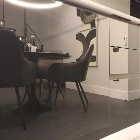 Spacious Modern Fully Equipped In Monumental Building - Parking - Historical Centre Appartement *