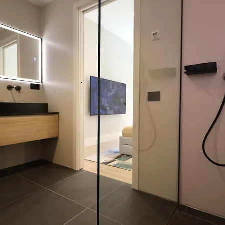 Apartment Spacious Modern In Monumental Building - Free Parking - Workspace - Historical Centre *