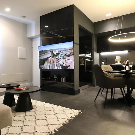 Spacious Modern In Monumental Building - Free Parking - Workspace - Historical Centre * Olbia