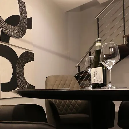 Spacious Modern Fully Equipped In Monumental Building - Parking - Historical Centre Appartement *