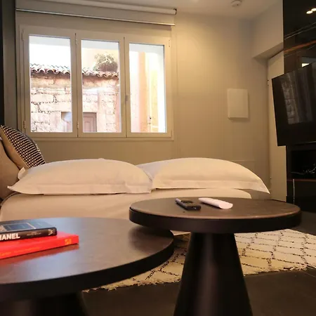 Apartment Spacious Modern In Monumental Building - Free Parking - Workspace - Historical Centre *