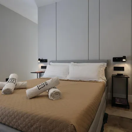 Spacious Modern In Monumental Building - Free Parking - Workspace - Historical Centre Apartment Olbia