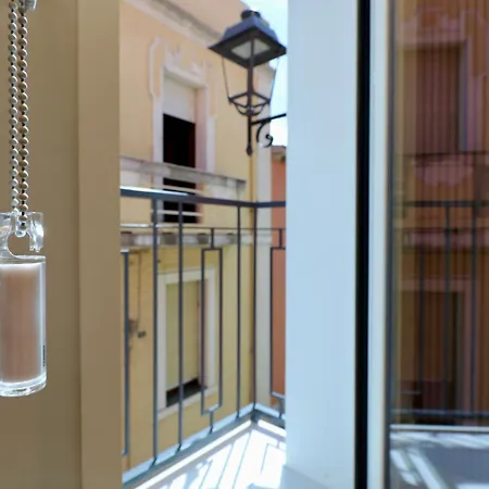 Spacious Modern In Monumental Building - Free Parking - Workspace - Historical Centre Apartment