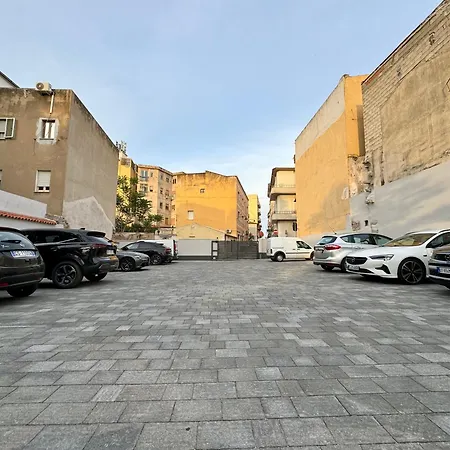 Spacious Modern In Monumental Building - Free Parking - Workspace - Historical Centre