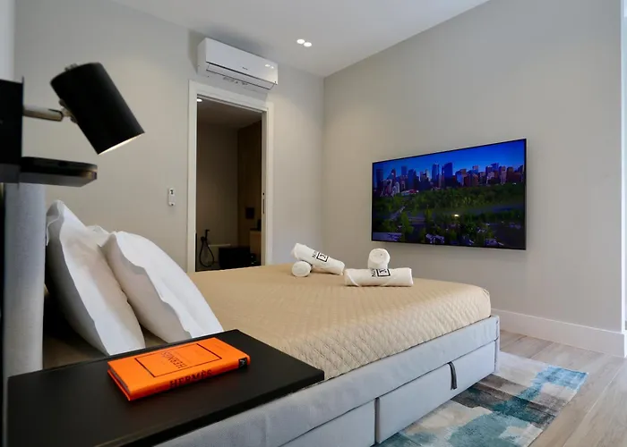 Spacious Modern Fully Equipped In Monumental Building - Parking - Historical Centre