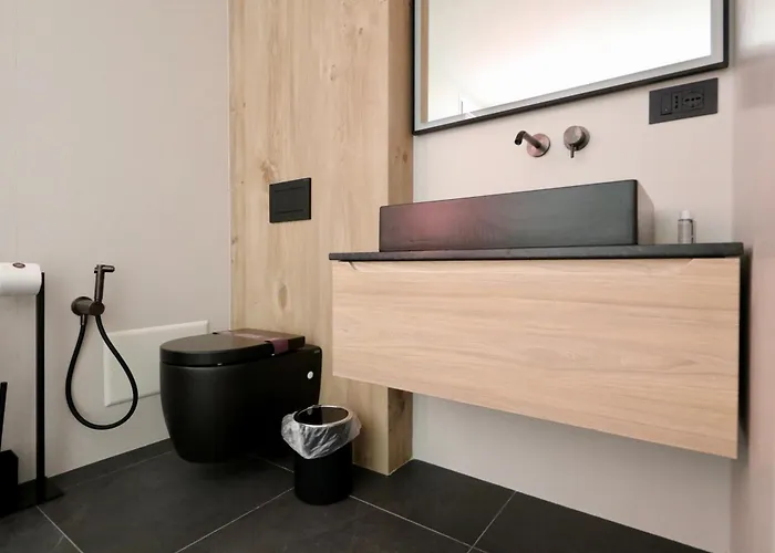 Spacious Modern Fully Equipped In Monumental Building - Parking - Historical Centre アパート