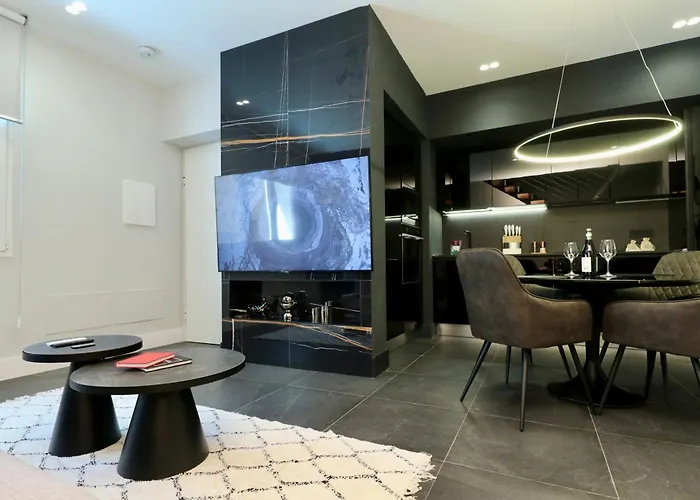 Spacious Modern Fully Equipped In Monumental Building - Parking - Historical Centre *