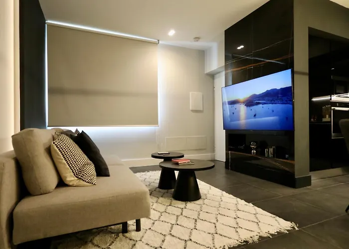 Spacious Modern Fully Equipped In Monumental Building - Parking - Historical Centre *