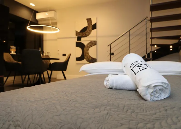 Spacious Modern Fully Equipped In Monumental Building - Parking - Historical Centre