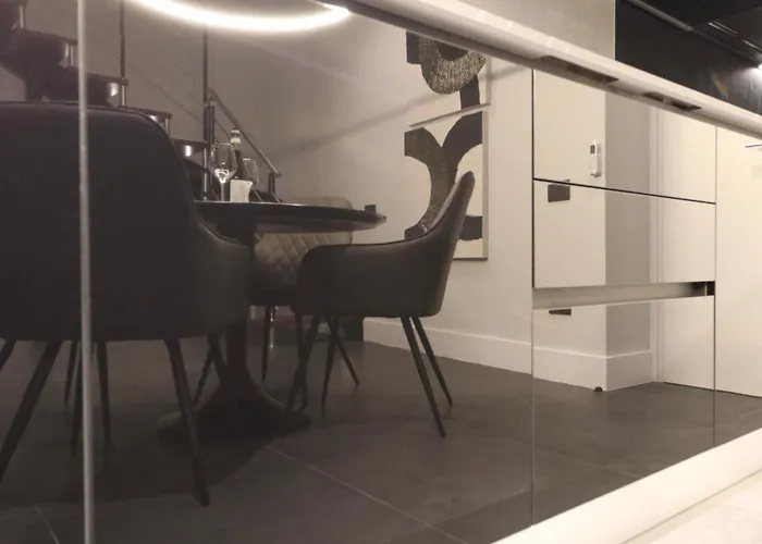 Spacious Modern Fully Equipped In Monumental Building - Parking - Historical Centre Apartamento *