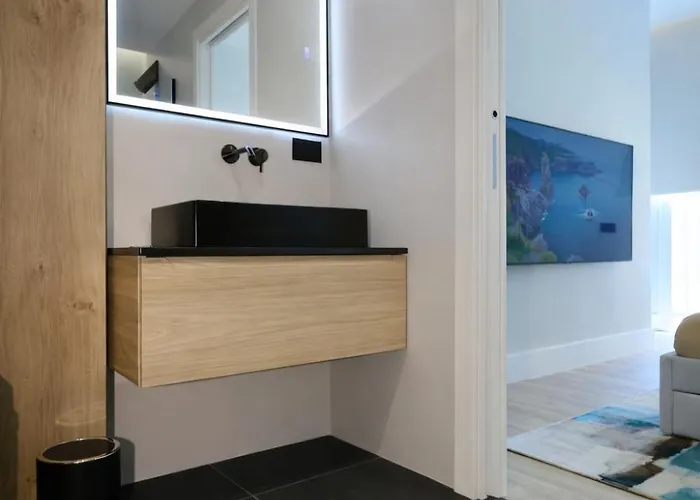 Spacious Modern Fully Equipped In Monumental Building - Parking - Historical Centre アパート