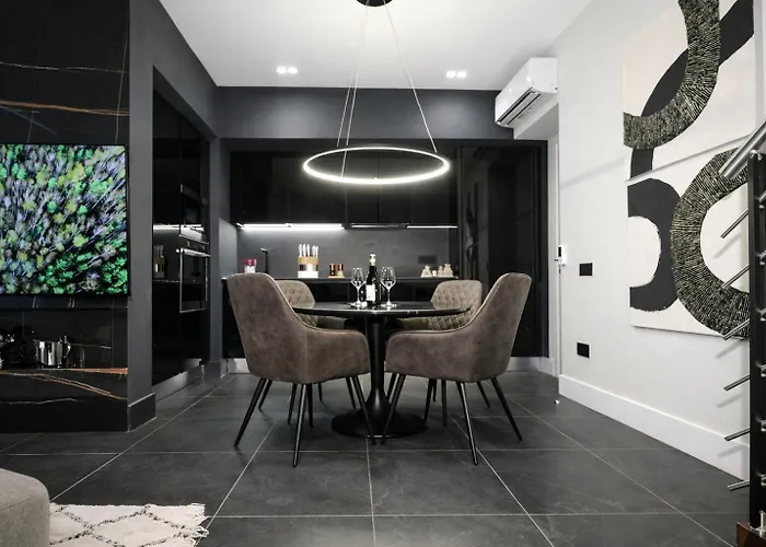 Spacious Modern Fully Equipped In Monumental Building - Parking - Historical Centre アパート オルビア